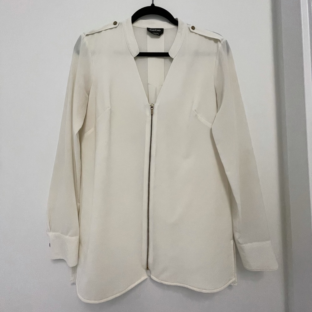 ✨GREAT CONDITION✨bebe cream blouse & bronze zipper